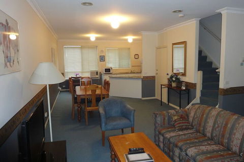 Moonee Valley Views Apartments - Mackay Tourism 5