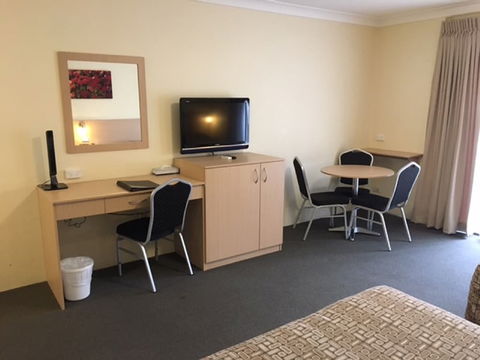 Maclin Lodge Motel - Mackay Tourism 6