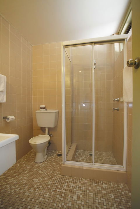 Maclin Lodge Motel - Mackay Tourism 5