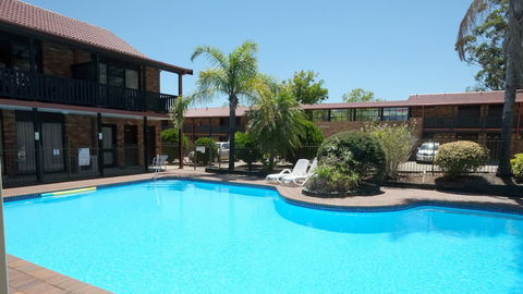Maclin Lodge Motel - Mackay Tourism 4