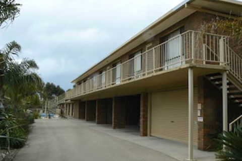 Allambi Holiday Apartments - Mackay Tourism 3