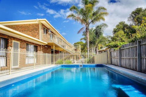 Allambi Holiday Apartments - Mackay Tourism 0