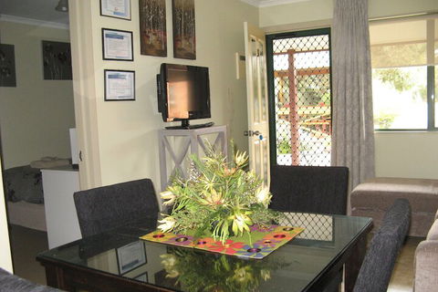 Ficifolia Lodge - Mackay Tourism 4