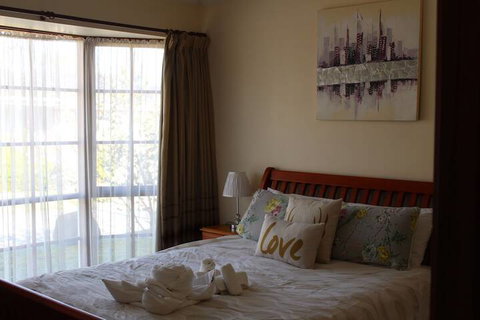 Australian Home Away At Doncaster Elgar - Mackay Tourism 7
