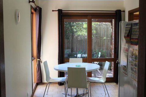 Australian Home Away At Doncaster Elgar - Mackay Tourism 4