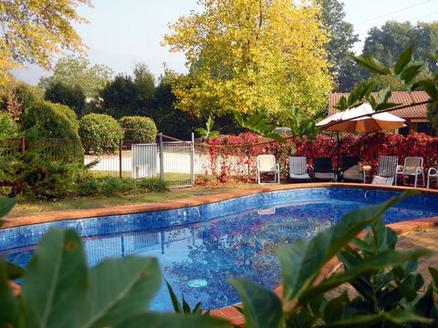 Bright Highland Valley Cottages - Mackay Tourism 3