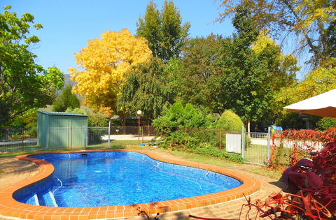 Bright Highland Valley Cottages - Mackay Tourism 1