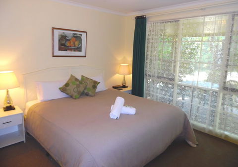 Bright Highland Valley Cottages - Mackay Tourism 6