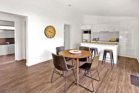 Bright Highland Valley Cottages - Mackay Tourism 5
