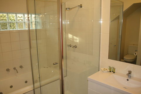Merrimeet Cottages - Mackay Tourism 6