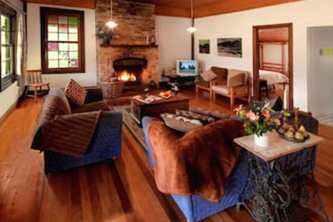 Cedar Creek Cottages - Mackay Tourism 6