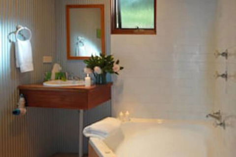 Cedar Creek Cottages - Mackay Tourism 4