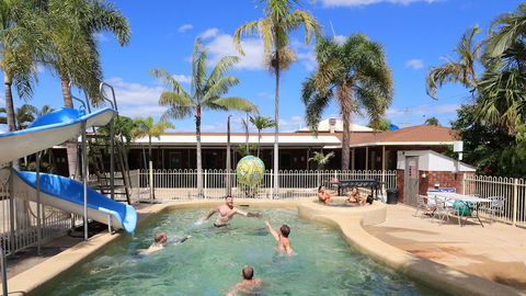 Billabong Lodge Motel - Mackay Tourism 6
