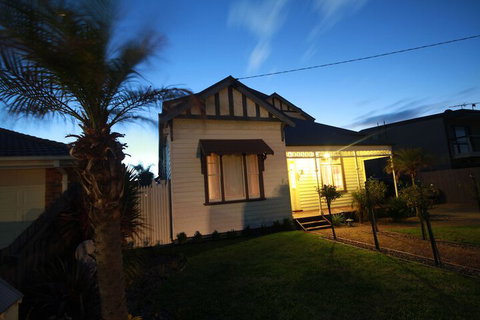 Pelican Sands Bed & Breakfast - Mackay Tourism 2