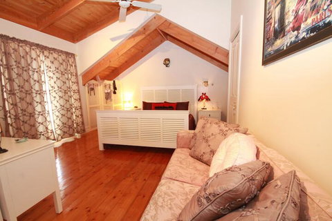 Pelican Sands Bed & Breakfast - Mackay Tourism 7