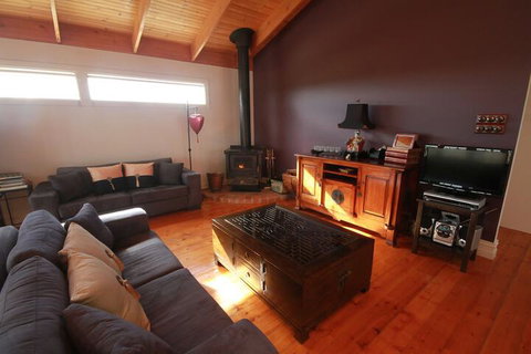 Pelican Sands Bed & Breakfast - Mackay Tourism 4