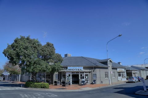 Coachman Hotel Motel - Mackay Tourism 1