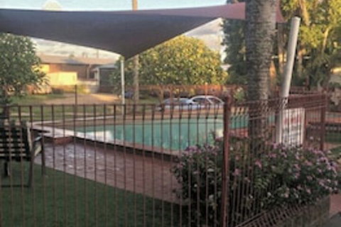 Tweed River Motel - Mackay Tourism 0