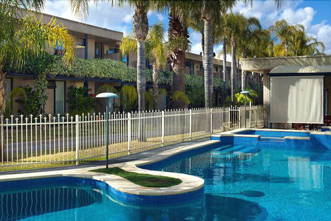 Sandors Motor Inn - Mackay Tourism 3