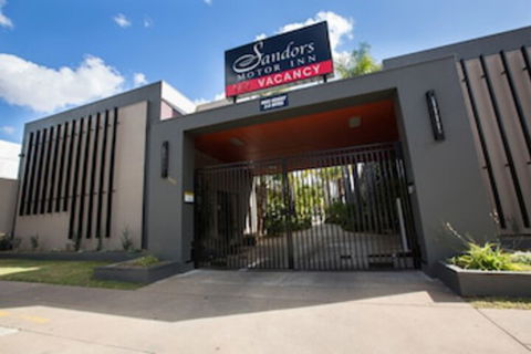 Sandors Motor Inn - Mackay Tourism 0