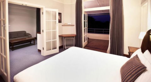Caves House Hotel And Apartments - Mackay Tourism 3