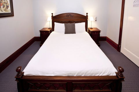 Caves House Hotel And Apartments - Mackay Tourism 4