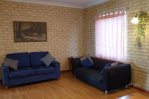 Baywatch Manor Augusta - Mackay Tourism 7