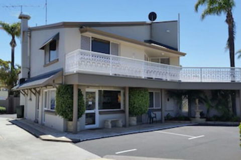 Foreshore Motel - Mackay Tourism 0