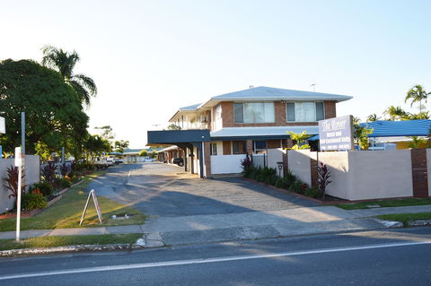 Rover Holiday Units - Mackay Tourism 0