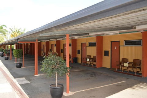 Motel Oasis - Mackay Tourism 0