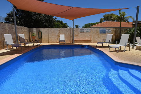 Kalbarri Seafront Villas - Mackay Tourism 1