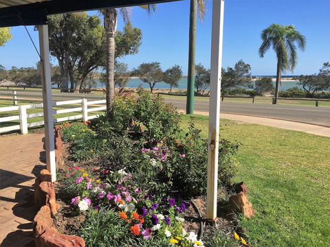 Kalbarri Seafront Villas - Mackay Tourism 0