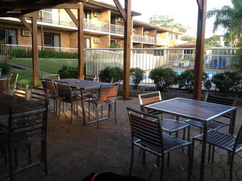 Hawks Nest Motel - Mackay Tourism 1