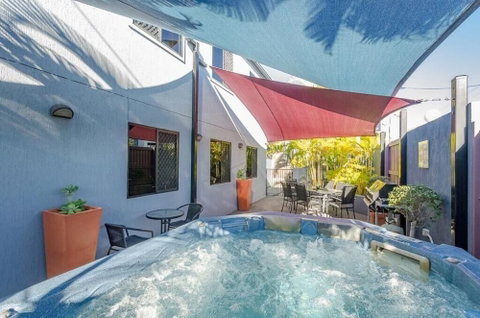Central Studio Accommodation - Mackay Tourism 0
