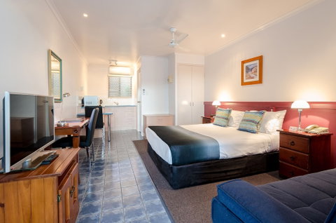 Central Studio Accommodation - Mackay Tourism 3