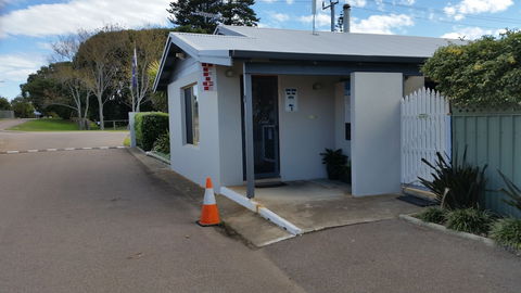 Esperance Bay Holiday Park - Mackay Tourism 0