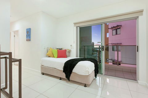 Beachlife Holiday Apartments - Mackay Tourism 5
