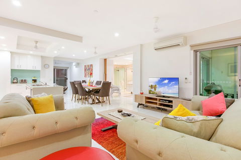 Beachlife Holiday Apartments - Mackay Tourism 6