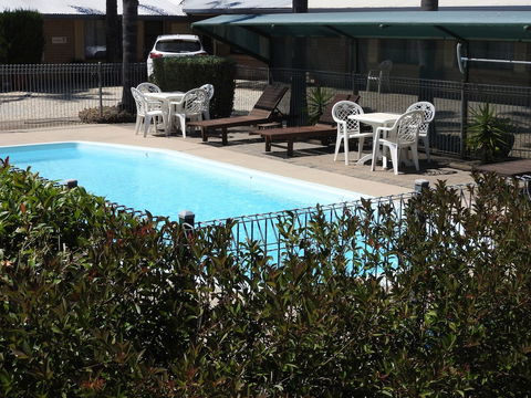 Lone Pine Motel - Corowa - Mackay Tourism 1