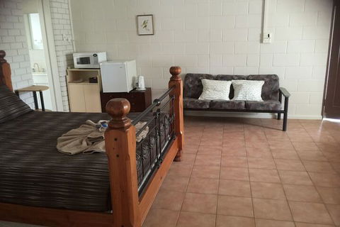 Warrumbungles Mountain Motel - Mackay Tourism 4