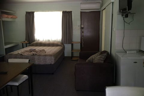 Warrumbungles Mountain Motel - Mackay Tourism 5