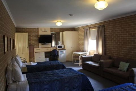 Grand Manor Motor Inn - Queanbeyan - Mackay Tourism 6
