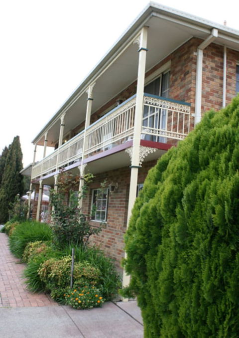Grand Manor Motor Inn - Queanbeyan - Mackay Tourism 1