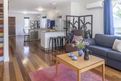 One Of A Kind Apartments - Mackay Tourism 0