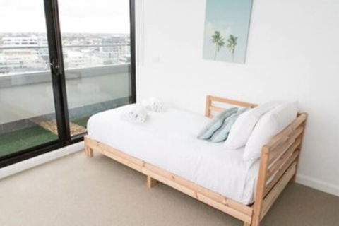Modern 2 Bedroom Apartment In Melbournes Northcote - Mackay Tourism 6