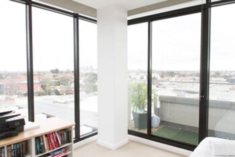 Modern 2 Bedroom Apartment In Melbournes Northcote - Mackay Tourism 2