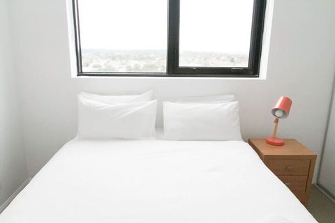 Modern 2 Bedroom Apartment In Melbournes Northcote - Mackay Tourism 4