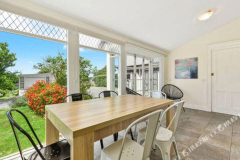 Rose Garden Spacious Family Home Near CBD - Mackay Tourism 6
