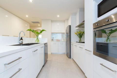 Luxury Four Bedroom Apartment - Mackay Tourism 1