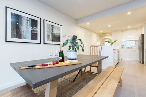 Luxury Four Bedroom Apartment - Mackay Tourism 3